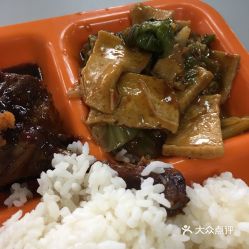 高校餐飲管理新篇章 聚焦工程技術大學店的運營實踐與優(yōu)化策略